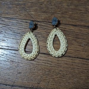 Raffia like earrings